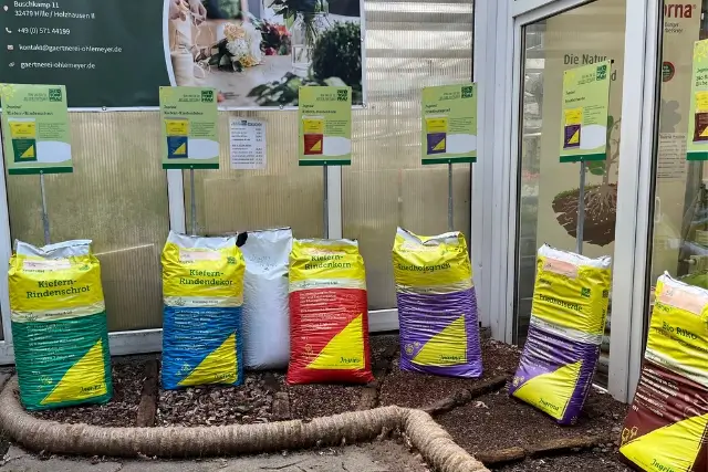 Blumenerde und Pflanzerde für verschiedene Gartenpflanzen in der Gärtnerei Ohlemeyer