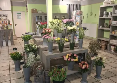 Verkaufsraum der Gärtnerei Ohlemeyer mit großer Auswahl an frischen Schnittblumen